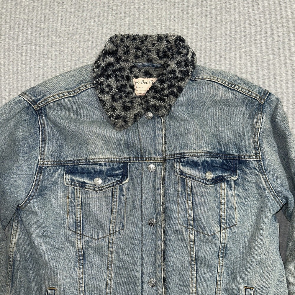 We The Free Free People Wild Ones Sherpa Trucker Jacket Light Wash Denim Size M - Picture 8 of 15